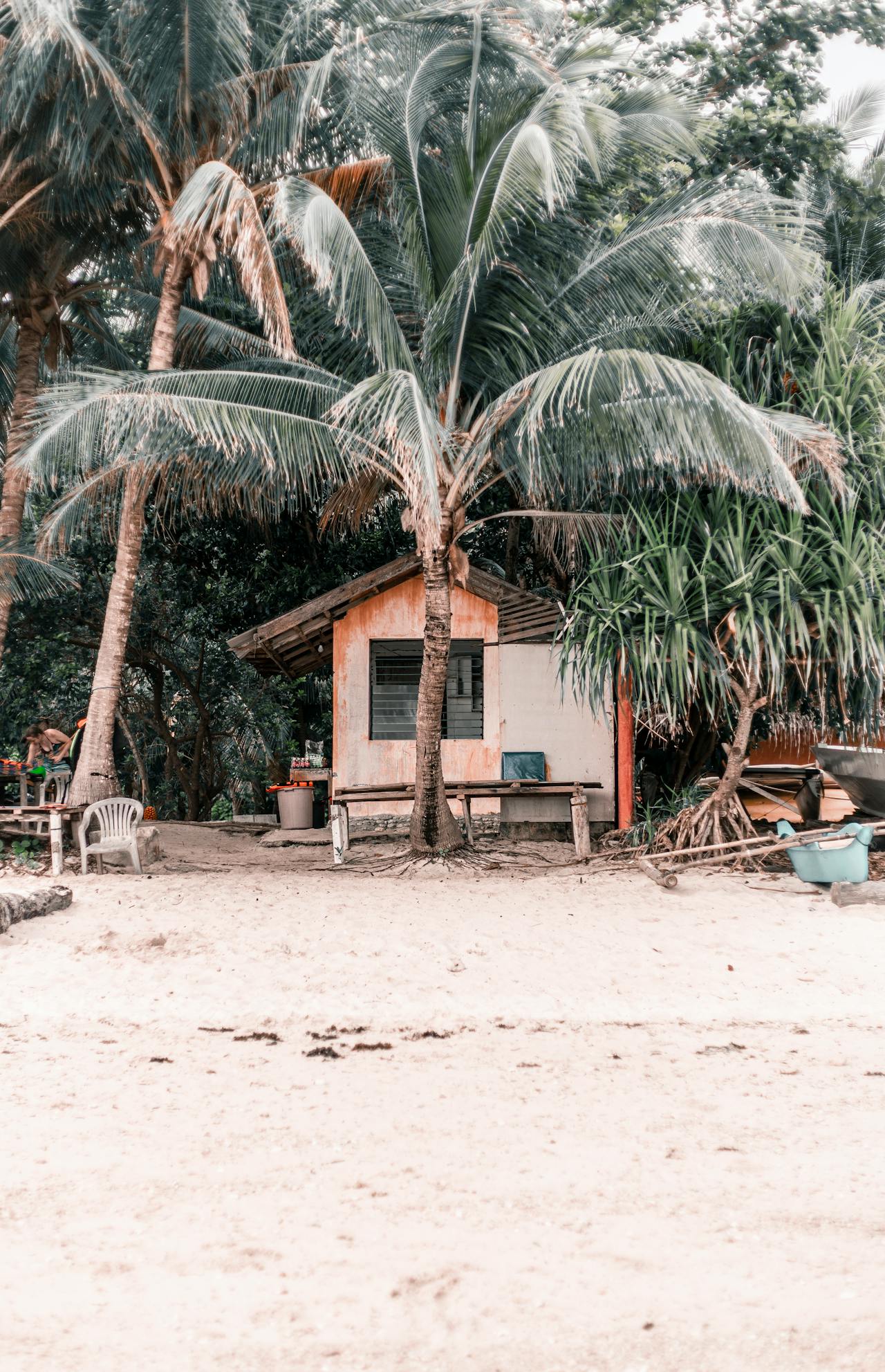 Lonely cabin on the beach in Siquijor